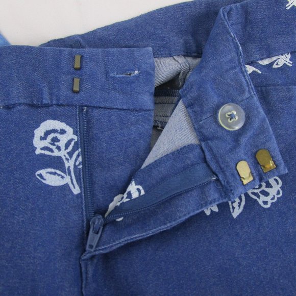 Old Navy Blue and White Floral Cropped Pants - Picture 10 of 12